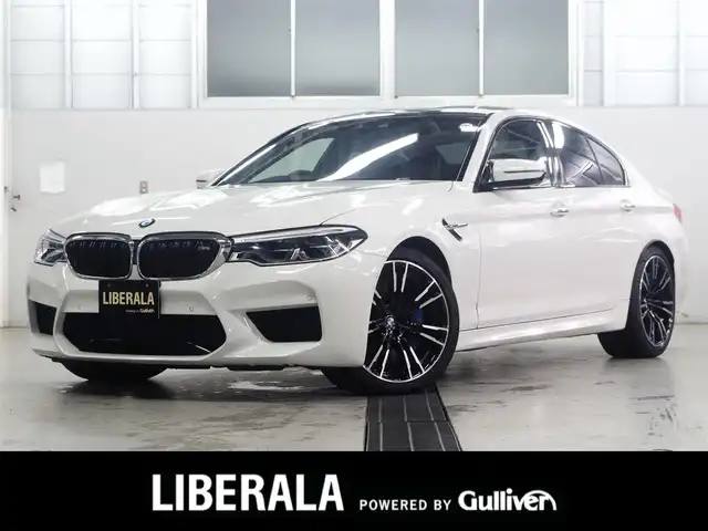 ＢＭＷ Ｍ５ 兵庫県 2018(平30)年 2.5万km 白 純正10.2型ナビ/フルセグTV/3Dビューカメラ/パーキングアシストプラス/ドライビングアシストプラス/・アクティブクルーズコントロール/・ステアリング/レーンコントロールアシスト/・レーンディパーチャーウォーニング/・レーンチェンジウォーニング/・アクティブサイドコリジョンプロテクション/・前後車接近警報機能/・衝突回避/被害軽減ブレーキ/・クロストラフィックウォーニング/IC付ツインターボ/LEDヘッドランプ/デュアルオートエアコン/本革巻きステアリング/パドルシフト/エクステンドレザーメリノシート/前席パワーシート/メモリ/前席シートヒーター/ベンチレーター/純正20インチアルミホイール/コンフォートアクセス/ディスプレイキー/禁煙車