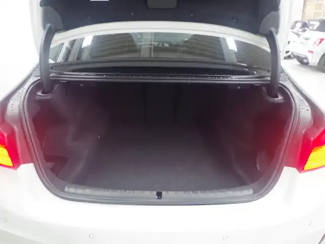 ＢＭＷ Ｍ５ 兵庫県 2018(平30)年 2.5万km 白 純正10.2型ナビ/フルセグTV/3Dビューカメラ/パーキングアシストプラス/ドライビングアシストプラス/・アクティブクルーズコントロール/・ステアリング/レーンコントロールアシスト/・レーンディパーチャーウォーニング/・レーンチェンジウォーニング/・アクティブサイドコリジョンプロテクション/・前後車接近警報機能/・衝突回避/被害軽減ブレーキ/・クロストラフィックウォーニング/IC付ツインターボ/LEDヘッドランプ/デュアルオートエアコン/本革巻きステアリング/パドルシフト/エクステンドレザーメリノシート/前席パワーシート/メモリ/前席シートヒーター/ベンチレーター/純正20インチアルミホイール/コンフォートアクセス/ディスプレイキー/禁煙車