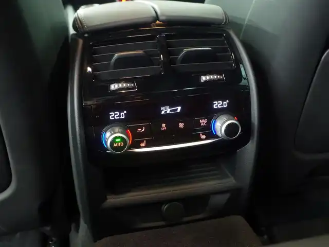 ＢＭＷ Ｍ５ 兵庫県 2018(平30)年 2.5万km 白 純正10.2型ナビ/フルセグTV/3Dビューカメラ/パーキングアシストプラス/ドライビングアシストプラス/・アクティブクルーズコントロール/・ステアリング/レーンコントロールアシスト/・レーンディパーチャーウォーニング/・レーンチェンジウォーニング/・アクティブサイドコリジョンプロテクション/・前後車接近警報機能/・衝突回避/被害軽減ブレーキ/・クロストラフィックウォーニング/IC付ツインターボ/LEDヘッドランプ/デュアルオートエアコン/本革巻きステアリング/パドルシフト/エクステンドレザーメリノシート/前席パワーシート/メモリ/前席シートヒーター/ベンチレーター/純正20インチアルミホイール/コンフォートアクセス/ディスプレイキー/禁煙車