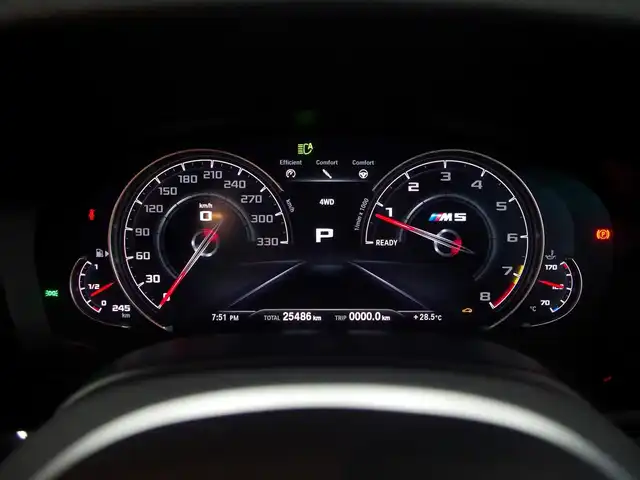 ＢＭＷ Ｍ５ 兵庫県 2018(平30)年 2.5万km 白 純正10.2型ナビ/フルセグTV/3Dビューカメラ/パーキングアシストプラス/ドライビングアシストプラス/・アクティブクルーズコントロール/・ステアリング/レーンコントロールアシスト/・レーンディパーチャーウォーニング/・レーンチェンジウォーニング/・アクティブサイドコリジョンプロテクション/・前後車接近警報機能/・衝突回避/被害軽減ブレーキ/・クロストラフィックウォーニング/IC付ツインターボ/LEDヘッドランプ/デュアルオートエアコン/本革巻きステアリング/パドルシフト/エクステンドレザーメリノシート/前席パワーシート/メモリ/前席シートヒーター/ベンチレーター/純正20インチアルミホイール/コンフォートアクセス/ディスプレイキー/禁煙車