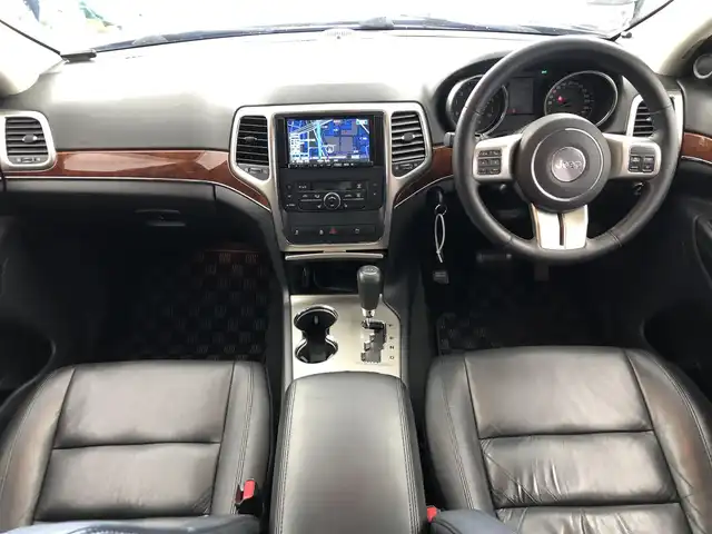 クライスラー・ジープ ジープ グランドチェロキー LTD 愛知県 2013(平25)年 5.8万km 黒 4WD/エアサスペンション/アルパイン7インチナビ/　　・CD/DVD/BT/フルセグ/バックカメラ/ドライブレコーダー/ETC/革巻きステアリング/クルーズコントロール/ステアリングヒーター/本革シート/パワーシート（前席）/シートヒーター/パワーバックドア/トノカバー/パーキングソナー/クリアランスソナー/純正HIDヘッドライト/フォグランプ/純正18インチアルミホイール