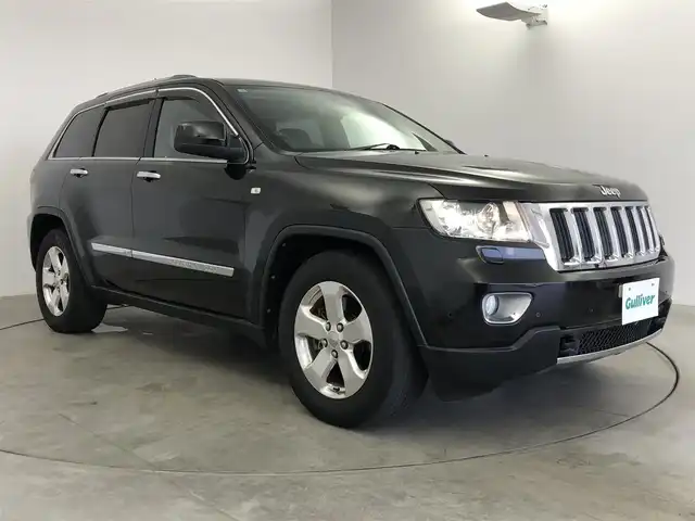 クライスラー・ジープ ジープ グランドチェロキー LTD 愛知県 2013(平25)年 5.8万km 黒 4WD/エアサスペンション/アルパイン7インチナビ/　　・CD/DVD/BT/フルセグ/バックカメラ/ドライブレコーダー/ETC/革巻きステアリング/クルーズコントロール/ステアリングヒーター/本革シート/パワーシート（前席）/シートヒーター/パワーバックドア/トノカバー/パーキングソナー/クリアランスソナー/純正HIDヘッドライト/フォグランプ/純正18インチアルミホイール