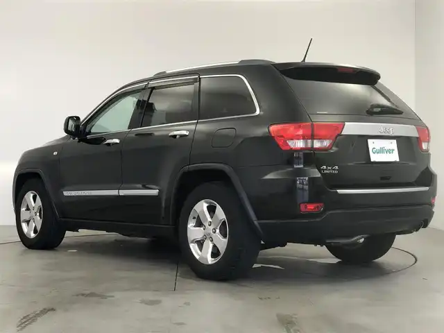 クライスラー・ジープ ジープ グランドチェロキー LTD 愛知県 2013(平25)年 5.8万km 黒 4WD/エアサスペンション/アルパイン7インチナビ/　　・CD/DVD/BT/フルセグ/バックカメラ/ドライブレコーダー/ETC/革巻きステアリング/クルーズコントロール/ステアリングヒーター/本革シート/パワーシート（前席）/シートヒーター/パワーバックドア/トノカバー/パーキングソナー/クリアランスソナー/純正HIDヘッドライト/フォグランプ/純正18インチアルミホイール