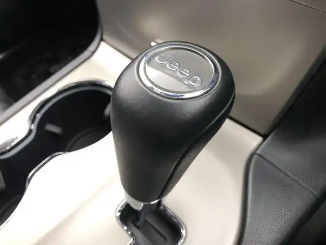 クライスラー・ジープ ジープ グランドチェロキー LTD 愛知県 2013(平25)年 5.8万km 黒 4WD/エアサスペンション/アルパイン7インチナビ/　　・CD/DVD/BT/フルセグ/バックカメラ/ドライブレコーダー/ETC/革巻きステアリング/クルーズコントロール/ステアリングヒーター/本革シート/パワーシート（前席）/シートヒーター/パワーバックドア/トノカバー/パーキングソナー/クリアランスソナー/純正HIDヘッドライト/フォグランプ/純正18インチアルミホイール