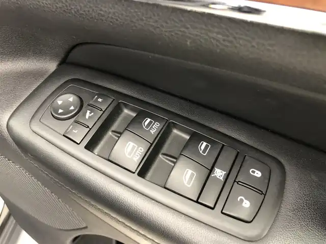 クライスラー・ジープ ジープ グランドチェロキー LTD 愛知県 2013(平25)年 5.8万km 黒 4WD/エアサスペンション/アルパイン7インチナビ/　　・CD/DVD/BT/フルセグ/バックカメラ/ドライブレコーダー/ETC/革巻きステアリング/クルーズコントロール/ステアリングヒーター/本革シート/パワーシート（前席）/シートヒーター/パワーバックドア/トノカバー/パーキングソナー/クリアランスソナー/純正HIDヘッドライト/フォグランプ/純正18インチアルミホイール