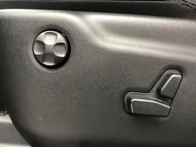 クライスラー・ジープ ジープ グランドチェロキー LTD 愛知県 2013(平25)年 5.8万km 黒 4WD/エアサスペンション/アルパイン7インチナビ/　　・CD/DVD/BT/フルセグ/バックカメラ/ドライブレコーダー/ETC/革巻きステアリング/クルーズコントロール/ステアリングヒーター/本革シート/パワーシート（前席）/シートヒーター/パワーバックドア/トノカバー/パーキングソナー/クリアランスソナー/純正HIDヘッドライト/フォグランプ/純正18インチアルミホイール