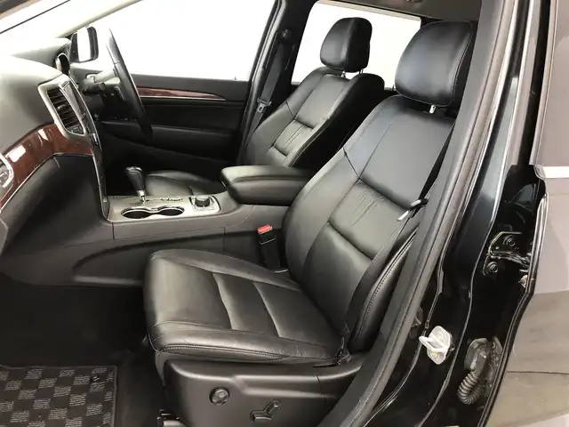 クライスラー・ジープ ジープ グランドチェロキー LTD 愛知県 2013(平25)年 5.8万km 黒 4WD/エアサスペンション/アルパイン7インチナビ/　　・CD/DVD/BT/フルセグ/バックカメラ/ドライブレコーダー/ETC/革巻きステアリング/クルーズコントロール/ステアリングヒーター/本革シート/パワーシート（前席）/シートヒーター/パワーバックドア/トノカバー/パーキングソナー/クリアランスソナー/純正HIDヘッドライト/フォグランプ/純正18インチアルミホイール