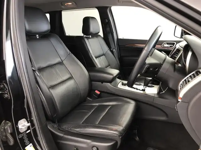 クライスラー・ジープ ジープ グランドチェロキー LTD 愛知県 2013(平25)年 5.8万km 黒 4WD/エアサスペンション/アルパイン7インチナビ/　　・CD/DVD/BT/フルセグ/バックカメラ/ドライブレコーダー/ETC/革巻きステアリング/クルーズコントロール/ステアリングヒーター/本革シート/パワーシート（前席）/シートヒーター/パワーバックドア/トノカバー/パーキングソナー/クリアランスソナー/純正HIDヘッドライト/フォグランプ/純正18インチアルミホイール