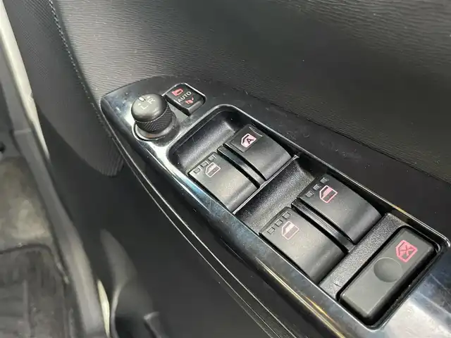 ダイハツ タント カスタムRS トップED LTD SAⅢ 大阪府 2018(平30)年 9.7万km パールホワイトⅢ (株)IDOMが運営する【じしゃロン東大阪店】の自社ローン専用車両になりますこちらは現金またはオートローンご利用時の価格です。自社ローンご希望の方は別途その旨お申付け下さい/スマアシIII（衝突回避支援システム）/　・衝突回避支援ブレーキ（歩行者対応）/　・誤発進抑制機能（前方・後方）/　・オートハイビーム/　・先行車発進お知らせ機能/　・車線はみ出し警報/　・エマージェンシーストップシグナル/純正8型メモリーナビ【NSZP-X68D】/ETC/ローダウン/パーキングアシスト/ハーフレザーシート/全方位カメラ/両側パワースライドドア/LEDヘッドライト/前方ドライブレコーダー/純正アルミホイール/スマートキー＆プッシュスタート/取説（車両・ナビ）＆保証書/スペアスマートキー