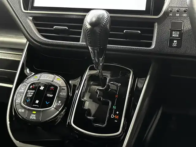 トヨタ ヴォクシー ZS 煌 大阪府 2018(平30)年 6.9万km ホワイトパールクリスタルシャイン モデリスタエアロ 純正10incナビTV Bカメラ ETC 両側パワースライドドア 衝突軽減 クルコン トヨタセーフティセンス リアオートエアコン スマートキー Pスタート