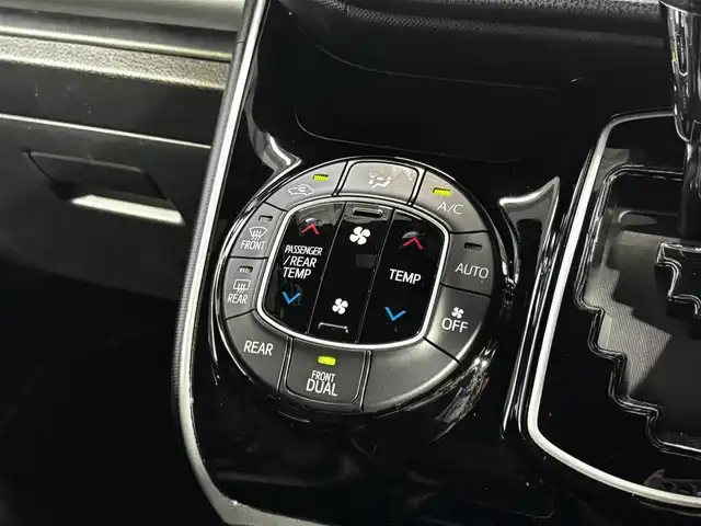 トヨタ ヴォクシー ZS 煌 大阪府 2018(平30)年 6.9万km ホワイトパールクリスタルシャイン モデリスタエアロ 純正10incナビTV Bカメラ ETC 両側パワースライドドア 衝突軽減 クルコン トヨタセーフティセンス リアオートエアコン スマートキー Pスタート