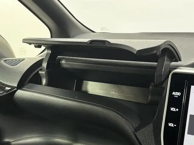 トヨタ ヴォクシー ZS 煌 大阪府 2018(平30)年 6.9万km ホワイトパールクリスタルシャイン モデリスタエアロ 純正10incナビTV Bカメラ ETC 両側パワースライドドア 衝突軽減 クルコン トヨタセーフティセンス リアオートエアコン スマートキー Pスタート