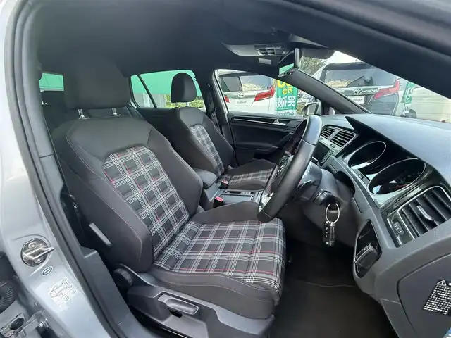 フォルクスワーゲン ゴルフ ＧＴＩ 千葉県 2014(平26)年 3.3万km シルバー SDナビ/(フルセグTV/CD/DVD/Bluetooth)/ドライブレコーダー　前のみ/ETC/パドルシフト/純正フロアマット/純正アルミホイール/レーダークルーズコントロール/レーンキープアシスト/横滑り防止装置/オートライト/スマートキー/スペアキー/プッシュエンジンスタート