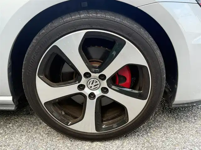フォルクスワーゲン ゴルフ ＧＴＩ 千葉県 2014(平26)年 3.3万km シルバー SDナビ/(フルセグTV/CD/DVD/Bluetooth)/ドライブレコーダー　前のみ/ETC/パドルシフト/純正フロアマット/純正アルミホイール/レーダークルーズコントロール/レーンキープアシスト/横滑り防止装置/オートライト/スマートキー/スペアキー/プッシュエンジンスタート