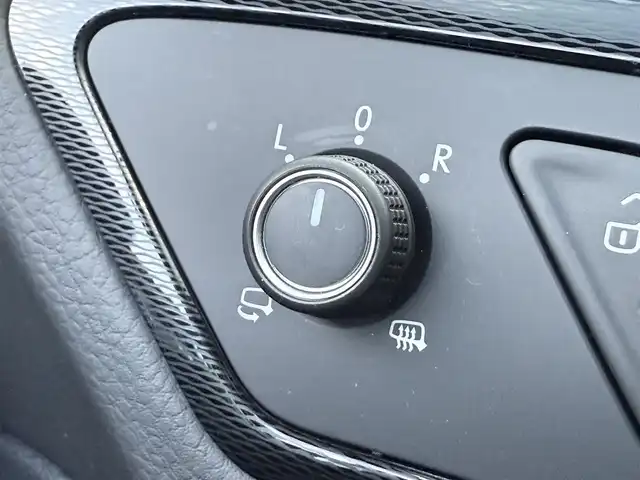 フォルクスワーゲン ゴルフ ＧＴＩ 千葉県 2014(平26)年 3.3万km シルバー SDナビ/(フルセグTV/CD/DVD/Bluetooth)/ドライブレコーダー　前のみ/ETC/パドルシフト/純正フロアマット/純正アルミホイール/レーダークルーズコントロール/レーンキープアシスト/横滑り防止装置/オートライト/スマートキー/スペアキー/プッシュエンジンスタート