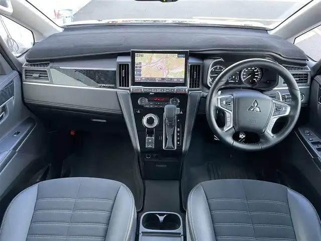 三菱 デリカＤ：５ シャモニー 佐賀県 2024(令6)年 3万km ブラックダイヤモンド パートタイム４WD/社外11インチメモリーナビゲーション/・フルセグTV/CD/DVD/SD/USB/HDMI/Bluetooth/バックカメラ/前後ドライブレコーダー/ビルトインETC/両側パワースライドドア/エレクトリックテールゲート/電子パーキングブレーキ/・AUTO HOLD機能/ハーフレザーシート/DN席シートヒーター/キャプテンシート/ISOFIX対応/パドルシフト/革巻きステアリング/ステアリングヒーター/ステアリングリモコン/純正18インチアルミホイール/純正LEDヘッドライト/・オートマチックハイビーム/純正LEDフォグランプ/社外オールシーズンフロアマット/純正ドアバイザ―/アダプティブクルーズコントロール/ブラインドスポットインフォメーション/車線逸脱警報機能/衝突軽減ブレーキ/横滑り防止装置