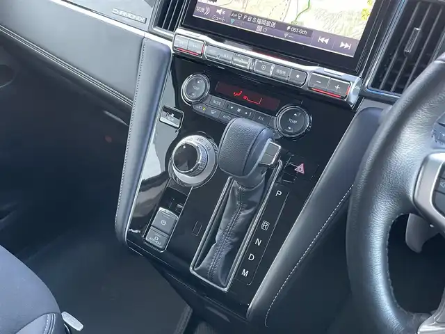 三菱 デリカＤ：５ シャモニー 佐賀県 2024(令6)年 3万km ブラックダイヤモンド パートタイム４WD/社外11インチメモリーナビゲーション/・フルセグTV/CD/DVD/SD/USB/HDMI/Bluetooth/バックカメラ/前後ドライブレコーダー/ビルトインETC/両側パワースライドドア/エレクトリックテールゲート/電子パーキングブレーキ/・AUTO HOLD機能/ハーフレザーシート/DN席シートヒーター/キャプテンシート/ISOFIX対応/パドルシフト/革巻きステアリング/ステアリングヒーター/ステアリングリモコン/純正18インチアルミホイール/純正LEDヘッドライト/・オートマチックハイビーム/純正LEDフォグランプ/社外オールシーズンフロアマット/純正ドアバイザ―/アダプティブクルーズコントロール/ブラインドスポットインフォメーション/車線逸脱警報機能/衝突軽減ブレーキ/横滑り防止装置