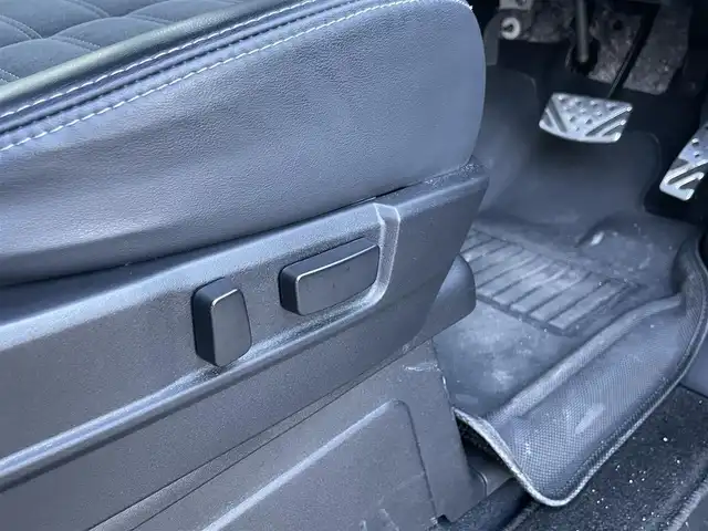 三菱 デリカＤ：５ シャモニー 佐賀県 2024(令6)年 3万km ブラックダイヤモンド パートタイム４WD/社外11インチメモリーナビゲーション/・フルセグTV/CD/DVD/SD/USB/HDMI/Bluetooth/バックカメラ/前後ドライブレコーダー/ビルトインETC/両側パワースライドドア/エレクトリックテールゲート/電子パーキングブレーキ/・AUTO HOLD機能/ハーフレザーシート/DN席シートヒーター/キャプテンシート/ISOFIX対応/パドルシフト/革巻きステアリング/ステアリングヒーター/ステアリングリモコン/純正18インチアルミホイール/純正LEDヘッドライト/・オートマチックハイビーム/純正LEDフォグランプ/社外オールシーズンフロアマット/純正ドアバイザ―/アダプティブクルーズコントロール/ブラインドスポットインフォメーション/車線逸脱警報機能/衝突軽減ブレーキ/横滑り防止装置