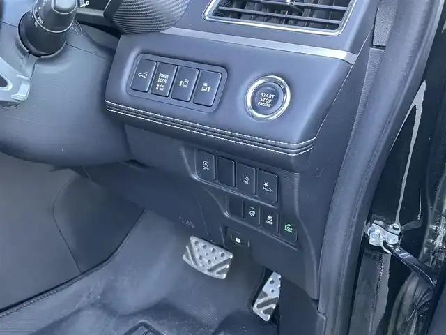 三菱 デリカＤ：５ シャモニー 佐賀県 2024(令6)年 3万km ブラックダイヤモンド パートタイム４WD/社外11インチメモリーナビゲーション/・フルセグTV/CD/DVD/SD/USB/HDMI/Bluetooth/バックカメラ/前後ドライブレコーダー/ビルトインETC/両側パワースライドドア/エレクトリックテールゲート/電子パーキングブレーキ/・AUTO HOLD機能/ハーフレザーシート/DN席シートヒーター/キャプテンシート/ISOFIX対応/パドルシフト/革巻きステアリング/ステアリングヒーター/ステアリングリモコン/純正18インチアルミホイール/純正LEDヘッドライト/・オートマチックハイビーム/純正LEDフォグランプ/社外オールシーズンフロアマット/純正ドアバイザ―/アダプティブクルーズコントロール/ブラインドスポットインフォメーション/車線逸脱警報機能/衝突軽減ブレーキ/横滑り防止装置