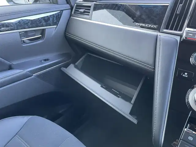 三菱 デリカＤ：５ シャモニー 佐賀県 2024(令6)年 3万km ブラックダイヤモンド パートタイム４WD/社外11インチメモリーナビゲーション/・フルセグTV/CD/DVD/SD/USB/HDMI/Bluetooth/バックカメラ/前後ドライブレコーダー/ビルトインETC/両側パワースライドドア/エレクトリックテールゲート/電子パーキングブレーキ/・AUTO HOLD機能/ハーフレザーシート/DN席シートヒーター/キャプテンシート/ISOFIX対応/パドルシフト/革巻きステアリング/ステアリングヒーター/ステアリングリモコン/純正18インチアルミホイール/純正LEDヘッドライト/・オートマチックハイビーム/純正LEDフォグランプ/社外オールシーズンフロアマット/純正ドアバイザ―/アダプティブクルーズコントロール/ブラインドスポットインフォメーション/車線逸脱警報機能/衝突軽減ブレーキ/横滑り防止装置