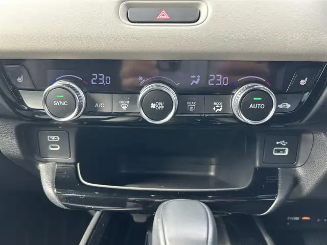 ホンダ ヴェゼル ハイブリッド e:HEV Z PLaYパッケージ 鹿児島県 2024(令6)年 2万km ブルーグリーン ワンオーナー/ガラスルーフ/純正メモリナビ/　　BT/フルセグ/アラウンドビューモニター/レーダークルーズコントロール/LEDヘッドライト/ハーフレザーシート/純正18インチAW/スマートキー/純正ビルトインETC2.0/ステアリングヒーター