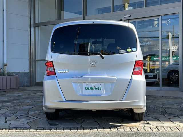 ホンダ フリード G ジャストセレクション 静岡県 2009(平21)年 5.2万km アラバスターシルバーメタリック 社外ナビ（AM FM CD ワンセグテレビ iPod）/片側パワースライドドア/チップアップシート/3列シート/ETC/純正フロアマット/キノセンヘッドライト/オートライト/リモコンキー/スペアキー×１/パワーステアリング/パワーウィンドウ/オートエアコン/ABS/取扱説明書/保証書