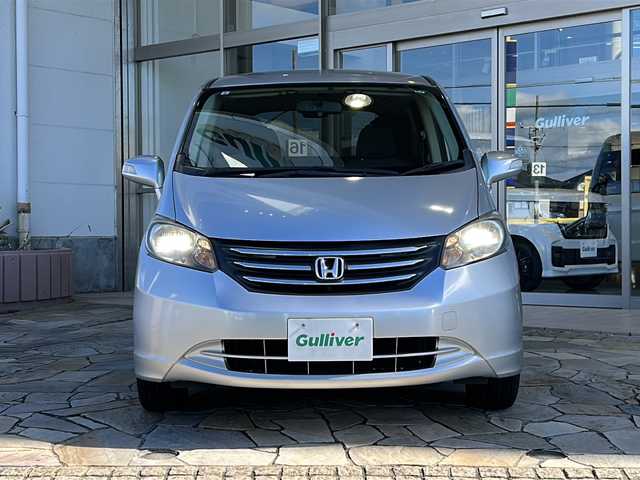 ホンダ フリード G ジャストセレクション 静岡県 2009(平21)年 5.2万km アラバスターシルバーメタリック 社外ナビ（AM FM CD ワンセグテレビ iPod）/片側パワースライドドア/チップアップシート/3列シート/ETC/純正フロアマット/キノセンヘッドライト/オートライト/リモコンキー/スペアキー×１/パワーステアリング/パワーウィンドウ/オートエアコン/ABS/取扱説明書/保証書