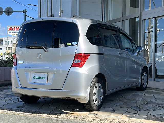 ホンダ フリード G ジャストセレクション 静岡県 2009(平21)年 5.2万km アラバスターシルバーメタリック 社外ナビ（AM FM CD ワンセグテレビ iPod）/片側パワースライドドア/チップアップシート/3列シート/ETC/純正フロアマット/キノセンヘッドライト/オートライト/リモコンキー/スペアキー×１/パワーステアリング/パワーウィンドウ/オートエアコン/ABS/取扱説明書/保証書
