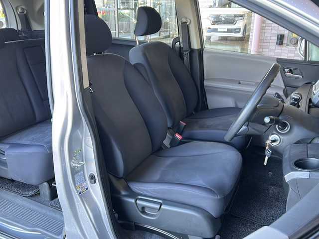 ホンダ フリード G ジャストセレクション 静岡県 2009(平21)年 5.2万km アラバスターシルバーメタリック 社外ナビ（AM FM CD ワンセグテレビ iPod）/片側パワースライドドア/チップアップシート/3列シート/ETC/純正フロアマット/キノセンヘッドライト/オートライト/リモコンキー/スペアキー×１/パワーステアリング/パワーウィンドウ/オートエアコン/ABS/取扱説明書/保証書