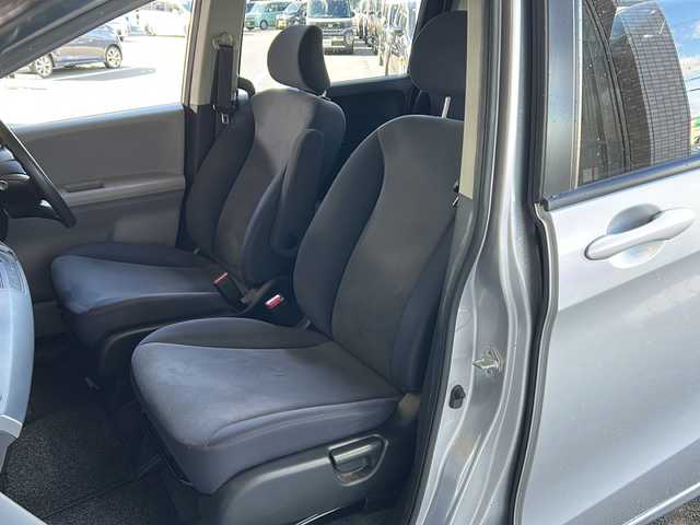 ホンダ フリード G ジャストセレクション 静岡県 2009(平21)年 5.2万km アラバスターシルバーメタリック 社外ナビ（AM FM CD ワンセグテレビ iPod）/片側パワースライドドア/チップアップシート/3列シート/ETC/純正フロアマット/キノセンヘッドライト/オートライト/リモコンキー/スペアキー×１/パワーステアリング/パワーウィンドウ/オートエアコン/ABS/取扱説明書/保証書