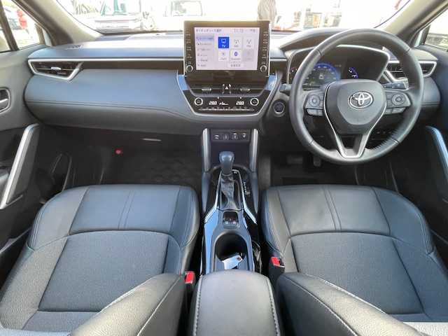 トヨタ カローラ クロス ハイブリッド Z 青森県 2023(令5)年 3.2万km プラチナホワイトパールマイカ ワンオーナー/純正ナビ（BlueTooth/フルセグ/DVD）/トヨタセーフティセンス/全周囲カメラ/バックカメラ/ハンドルヒーター/AC100V/純正エンジンスターター/ハーフレザーシート/D/N席シートヒーター/VIEWカメラ/オートライト/フォグランプ/寒冷地仕様/ハンズフリーパワーバックドア/純正225/50/18インチAW（夏装着）/社外215/60/17インチAW（冬VRX3）/保証書/取扱説明書