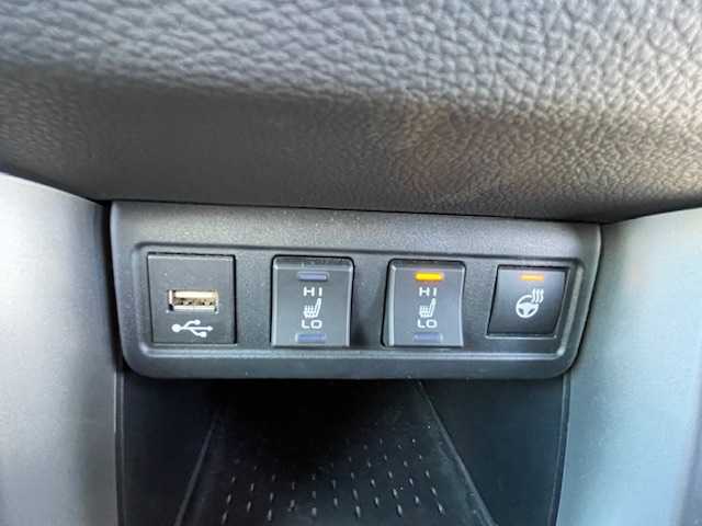 トヨタ カローラ クロス ハイブリッド Z 青森県 2023(令5)年 3.2万km プラチナホワイトパールマイカ ワンオーナー/純正ナビ（BlueTooth/フルセグ/DVD）/トヨタセーフティセンス/全周囲カメラ/バックカメラ/ハンドルヒーター/AC100V/純正エンジンスターター/ハーフレザーシート/D/N席シートヒーター/VIEWカメラ/オートライト/フォグランプ/寒冷地仕様/ハンズフリーパワーバックドア/純正225/50/18インチAW（夏装着）/社外215/60/17インチAW（冬VRX3）/保証書/取扱説明書