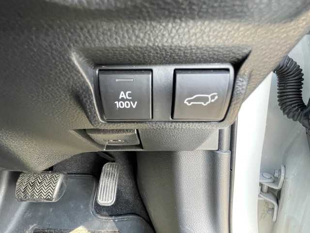 トヨタ カローラ クロス ハイブリッド Z 青森県 2023(令5)年 3.2万km プラチナホワイトパールマイカ ワンオーナー/純正ナビ（BlueTooth/フルセグ/DVD）/トヨタセーフティセンス/全周囲カメラ/バックカメラ/ハンドルヒーター/AC100V/純正エンジンスターター/ハーフレザーシート/D/N席シートヒーター/VIEWカメラ/オートライト/フォグランプ/寒冷地仕様/ハンズフリーパワーバックドア/純正225/50/18インチAW（夏装着）/社外215/60/17インチAW（冬VRX3）/保証書/取扱説明書