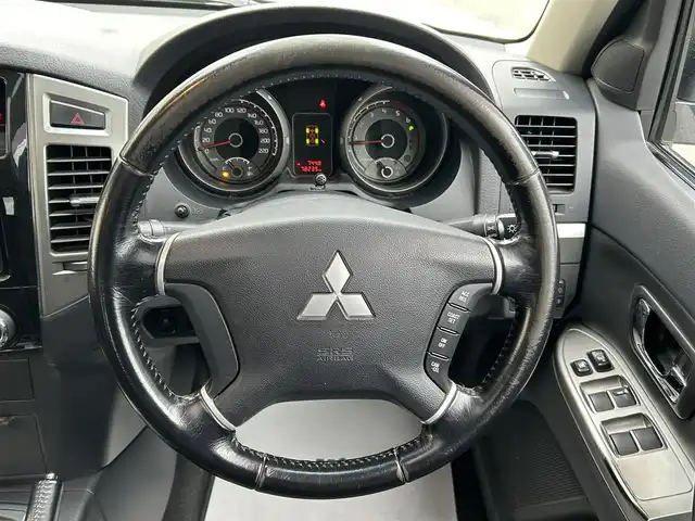 三菱 パジェロ ロング エクシード 和歌山県 2016(平28)年 7.9万km ウォームホワイトパール ディーゼル/サンルーフ/社外メモリナビ/フルセグTV/FM/AM/CD/DVD/Bluetooth/USB/SD/VTR/バックカメラ/ETC/前席シートヒーター/キーレス/スペアキー/HIDヘッドライト/フロント/リアフォグ/オートハイビーム/クルーズコントロール/純正17インチAW/純正フロアマット/純正ドアバイザー/取扱説明書/保証書