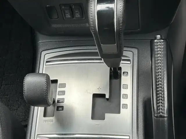 三菱 パジェロ ロング エクシード 和歌山県 2016(平28)年 7.9万km ウォームホワイトパール ディーゼル/サンルーフ/社外メモリナビ/フルセグTV/FM/AM/CD/DVD/Bluetooth/USB/SD/VTR/バックカメラ/ETC/前席シートヒーター/キーレス/スペアキー/HIDヘッドライト/フロント/リアフォグ/オートハイビーム/クルーズコントロール/純正17インチAW/純正フロアマット/純正ドアバイザー/取扱説明書/保証書