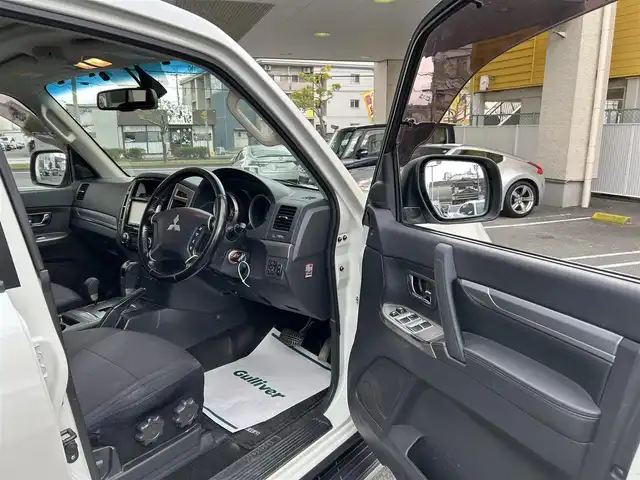 三菱 パジェロ ロング エクシード 和歌山県 2016(平28)年 7.9万km ウォームホワイトパール ディーゼル/サンルーフ/社外メモリナビ/フルセグTV/FM/AM/CD/DVD/Bluetooth/USB/SD/VTR/バックカメラ/ETC/前席シートヒーター/キーレス/スペアキー/HIDヘッドライト/フロント/リアフォグ/オートハイビーム/クルーズコントロール/純正17インチAW/純正フロアマット/純正ドアバイザー/取扱説明書/保証書