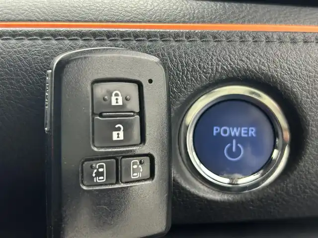 トヨタ シエンタ ハイブリッド G クエロ 熊本県 2018(平30)年 7.7万km ブラックマイカ/ラディアントグリーンメタリック 2トーン 純正ナビ（ＣＤ・フルセグ・ＢＴ・ＳＤ）/全周囲カメラ　/ビルトインＥＴＣ　/両側パワースライドドア　/前後クリアランスソナー　/クルーズコントロール　/衝突軽減ブレーキ　/レーンキープアシスト　/横滑り防止　/ハーフレザーシート/純正フロアマット/純正16インチAW/オートライト/オートマチックハイビーム/LEDヘッドライト/フォグランプ/スマートキー/プッシュスタート/スペアキー1本