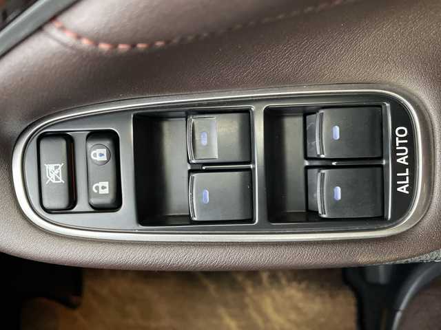 トヨタ クラウン ハイブリッド ロイヤルサルーン Four 青森県 2014(平26)年 19.4万km ブラック 4WD/純正HDDナビ・フルセグTV/バックカメラ/前席パワーシート・シートヒーター/ステアリングヒーター/クルーズコントロール/純正ビルトインETC/純正エンジンスターター/純正フロアマット/電動リアサンシェード/HIDヘッドライト/LEDフォグランプ/社外16インチアルミ