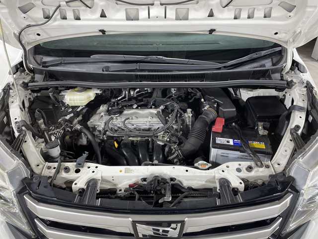 トヨタ ノア Si 福岡県 2014(平26)年 5.9万km ホワイトパールクリスタルシャイン 純正メモリナビ/両側パワースライドドア/3列シート/フルセグテレビ/Bluetooth接続/ウォークスルー/バックカメラ/アイドリングストップ/プッシュスタート/スマートキー/純正ETC/前方コーナーセンサー/CD/DVD再生/MT付きATモード/純正フロアマット