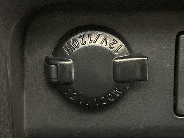 トヨタ ノア Si 福岡県 2014(平26)年 5.9万km ホワイトパールクリスタルシャイン 純正メモリナビ/両側パワースライドドア/3列シート/フルセグテレビ/Bluetooth接続/ウォークスルー/バックカメラ/アイドリングストップ/プッシュスタート/スマートキー/純正ETC/前方コーナーセンサー/CD/DVD再生/MT付きATモード/純正フロアマット