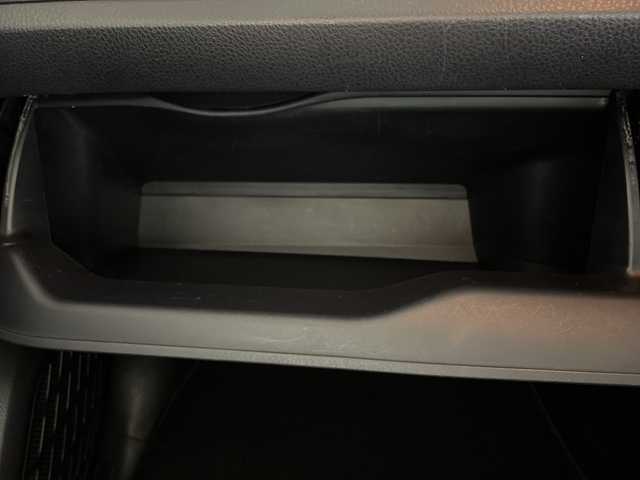 トヨタ ノア Si 福岡県 2014(平26)年 5.9万km ホワイトパールクリスタルシャイン 純正メモリナビ/両側パワースライドドア/3列シート/フルセグテレビ/Bluetooth接続/ウォークスルー/バックカメラ/アイドリングストップ/プッシュスタート/スマートキー/純正ETC/前方コーナーセンサー/CD/DVD再生/MT付きATモード/純正フロアマット