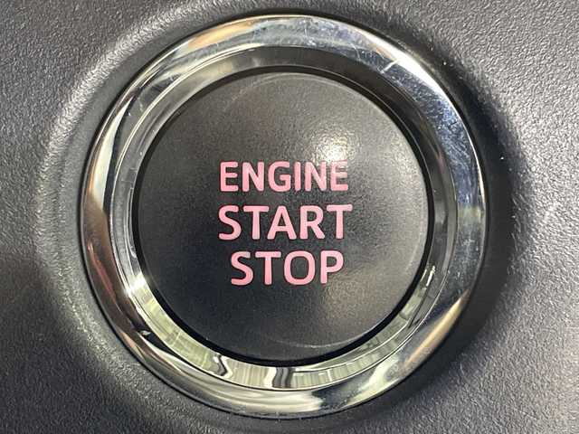 トヨタ ノア Si 福岡県 2014(平26)年 5.9万km ホワイトパールクリスタルシャイン 純正メモリナビ/両側パワースライドドア/3列シート/フルセグテレビ/Bluetooth接続/ウォークスルー/バックカメラ/アイドリングストップ/プッシュスタート/スマートキー/純正ETC/前方コーナーセンサー/CD/DVD再生/MT付きATモード/純正フロアマット