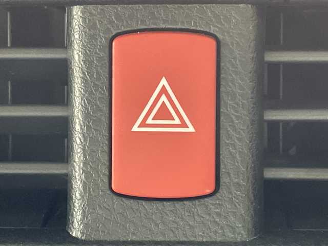 トヨタ ノア Si 福岡県 2014(平26)年 5.9万km ホワイトパールクリスタルシャイン 純正メモリナビ/両側パワースライドドア/3列シート/フルセグテレビ/Bluetooth接続/ウォークスルー/バックカメラ/アイドリングストップ/プッシュスタート/スマートキー/純正ETC/前方コーナーセンサー/CD/DVD再生/MT付きATモード/純正フロアマット