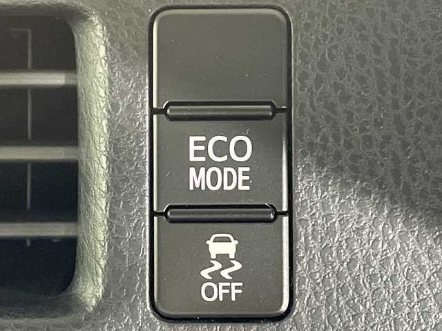 トヨタ ノア Si 福岡県 2014(平26)年 5.9万km ホワイトパールクリスタルシャイン 純正メモリナビ/両側パワースライドドア/3列シート/フルセグテレビ/Bluetooth接続/ウォークスルー/バックカメラ/アイドリングストップ/プッシュスタート/スマートキー/純正ETC/前方コーナーセンサー/CD/DVD再生/MT付きATモード/純正フロアマット