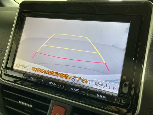 トヨタ ノア Si 福岡県 2014(平26)年 5.9万km ホワイトパールクリスタルシャイン 純正メモリナビ/両側パワースライドドア/3列シート/フルセグテレビ/Bluetooth接続/ウォークスルー/バックカメラ/アイドリングストップ/プッシュスタート/スマートキー/純正ETC/前方コーナーセンサー/CD/DVD再生/MT付きATモード/純正フロアマット