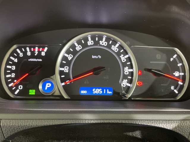 トヨタ ノア Si 福岡県 2014(平26)年 5.9万km ホワイトパールクリスタルシャイン 純正メモリナビ/両側パワースライドドア/3列シート/フルセグテレビ/Bluetooth接続/ウォークスルー/バックカメラ/アイドリングストップ/プッシュスタート/スマートキー/純正ETC/前方コーナーセンサー/CD/DVD再生/MT付きATモード/純正フロアマット