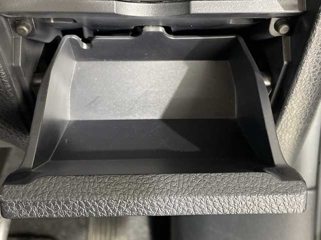 トヨタ ノア Si 福岡県 2014(平26)年 5.9万km ホワイトパールクリスタルシャイン 純正メモリナビ/両側パワースライドドア/3列シート/フルセグテレビ/Bluetooth接続/ウォークスルー/バックカメラ/アイドリングストップ/プッシュスタート/スマートキー/純正ETC/前方コーナーセンサー/CD/DVD再生/MT付きATモード/純正フロアマット