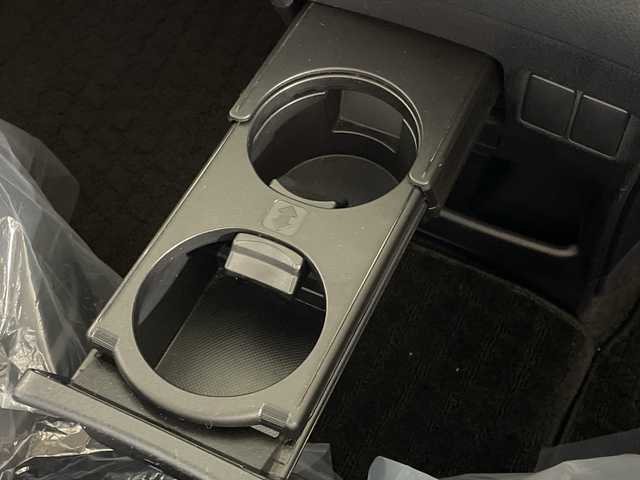 トヨタ ノア Si 福岡県 2014(平26)年 5.9万km ホワイトパールクリスタルシャイン 純正メモリナビ/両側パワースライドドア/3列シート/フルセグテレビ/Bluetooth接続/ウォークスルー/バックカメラ/アイドリングストップ/プッシュスタート/スマートキー/純正ETC/前方コーナーセンサー/CD/DVD再生/MT付きATモード/純正フロアマット