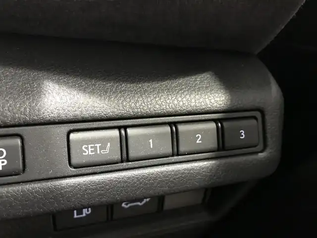 レクサス ＬＢＸ クール 富山県 2024(令6)年 2.6万km グレー マークレビンソンサウンド/純正ディスプレイオーディオ/全周囲カメラ/Bluetooth/ドライブレコーダー/プリクラッシュセーフティ/レーンキープアシスト/コーナーセンサー/ブラインドスポットモニター/レーダークルーズコントロール/ウルトラスエードコンビシート/メモリー付パワーシート/ヘッドアップディスプレイ/革巻きステアリング/ステアリングスイッチ/置くだけ充電/ETC2.0