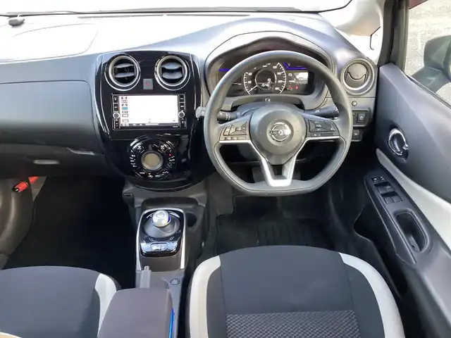 日産 ノート e－パワー X 神奈川県 2019(令1)年 2.1万km ダークメタルグレー ワンオーナー/純正ナビ（AM/FM/DVD/BT/フルセグ）/アラウンドビューモニタ/ドライブレコーダー/ETC/クルーズコントロール/衝突被害軽減システム/レーンキープアシスト/コーナーセンサー/横滑り防止装置/アイドリングストップ/純正アルミホイール/純正フロアマット/ステアリングスイッチ/電動格納ミラー/スマートキー